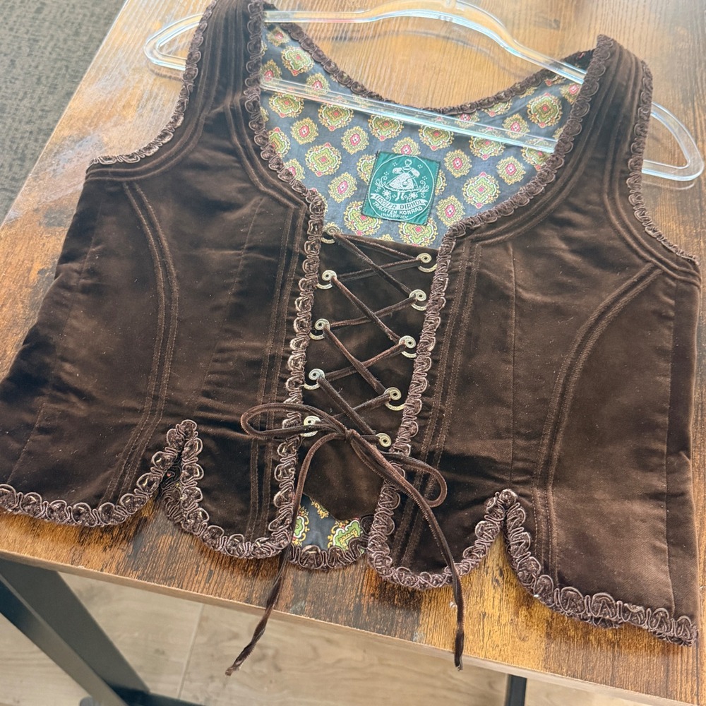 Vintage Tiroler Dirndl Trachten Velvet Vest Brown Lace Up Austrian Womens - Picture 4 of 16